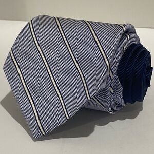 Tommy Hilfiger Men's 100% Silk Tie Light Blue Ivory Diagonal Stripe Woven USA